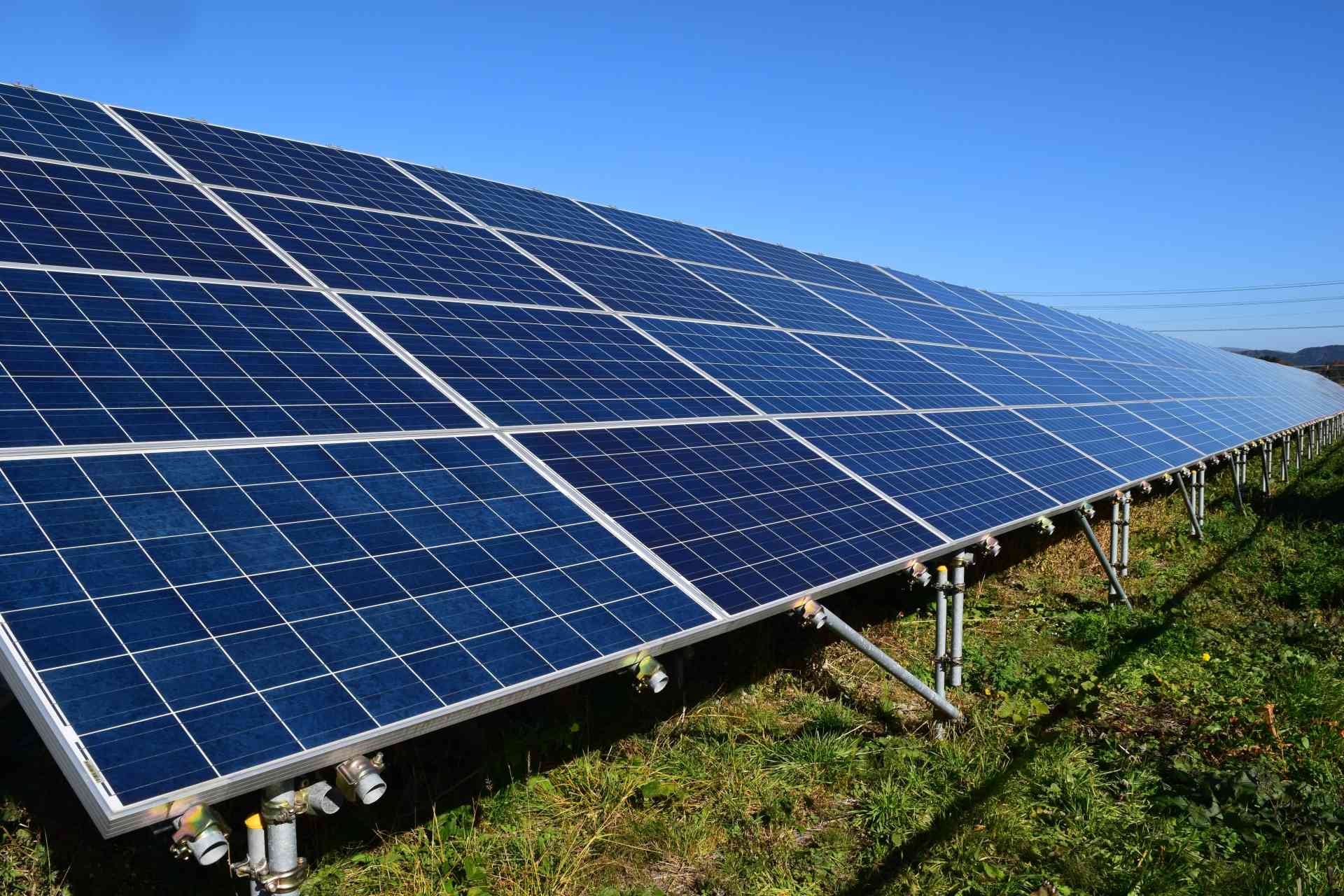 太陽光発電｜蓄電池でエネルギーを上手に活用